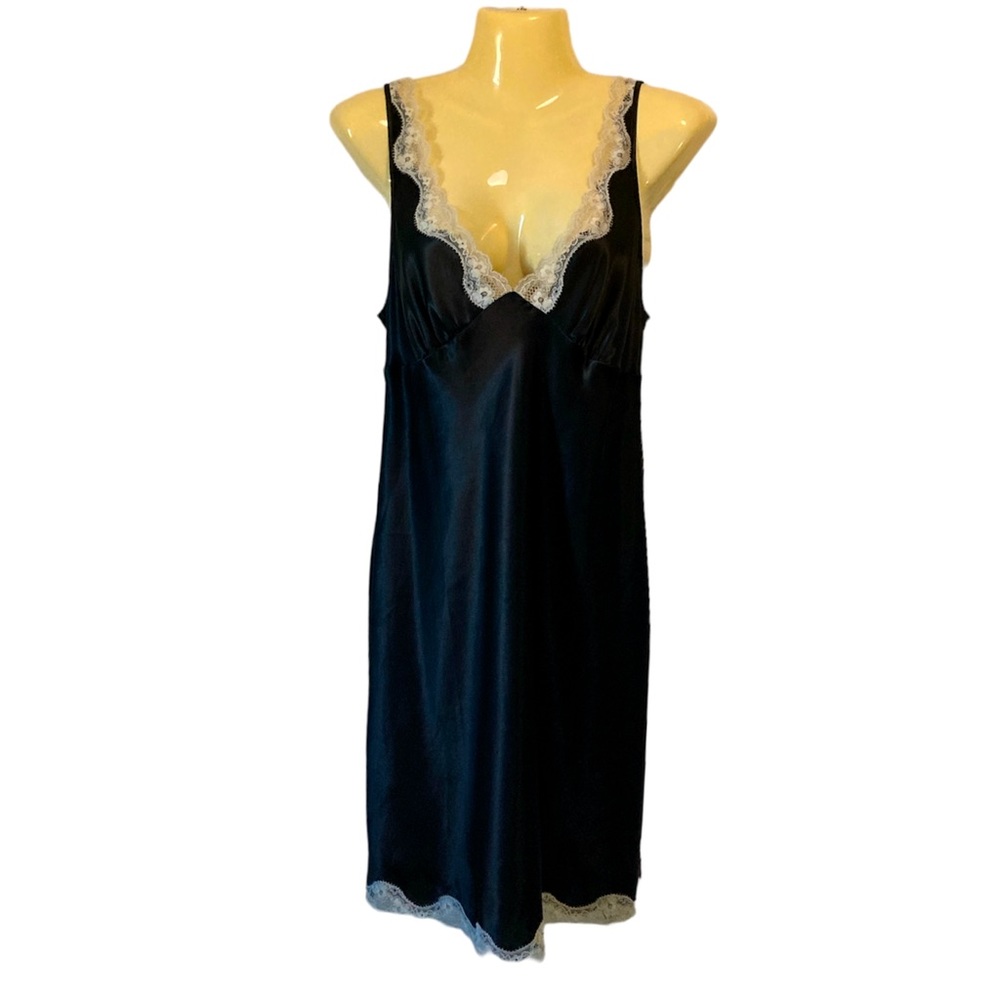 Victoria’s Secret Nightgown V-Cut Front Back Lace Neckline Negligee Black Small